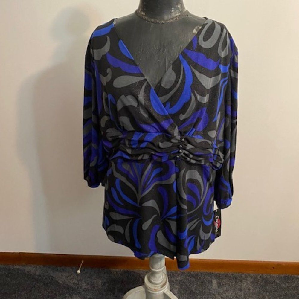Cocomo Woman Black, Gray, Blue V-neck top, size 3X